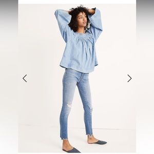 Madewell Petite 9” Mid-Rise Jeans in Frankie Wash: Torn Knee Edition